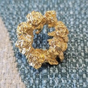 Vintage Gold Holiday Christmas Wreath Brooche Pin Rose Petals